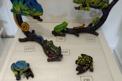 Edge-Sculpture-Chameleons-Frogs